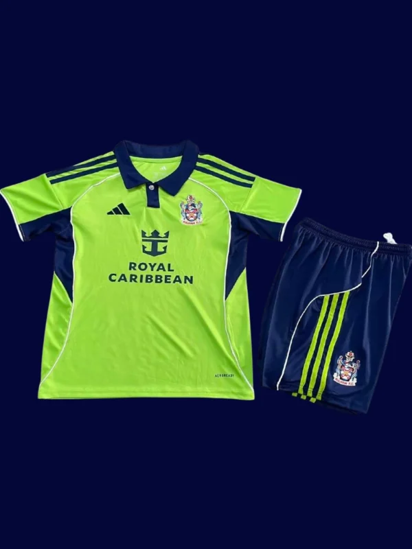 Fulham Away Green Kids Kits 25/26 front with green palette and mini crest.