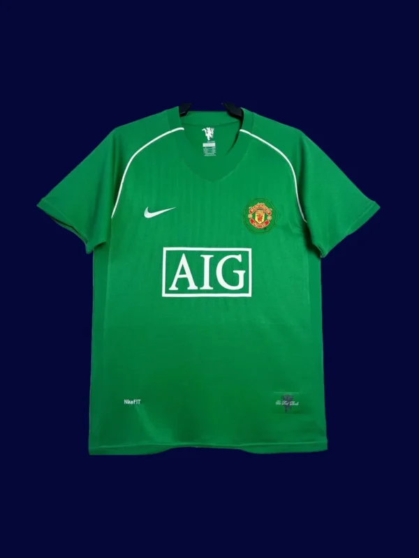 front view of green Manchester United goalkeeper retro jersey (07/08) with classic long sleeves.