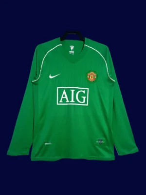 front view of Manchester United goalkeeper retro long sleeve jersey (07/08) in green with vintage trims.