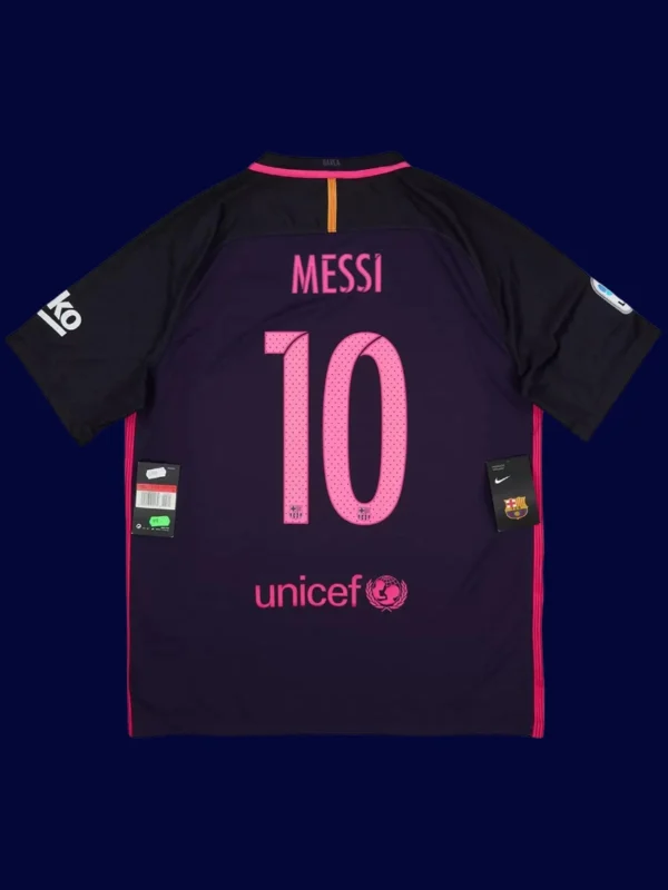 Messi Barcelona away purple retro jersey back 16/17 with #10, breathable and high-quality.