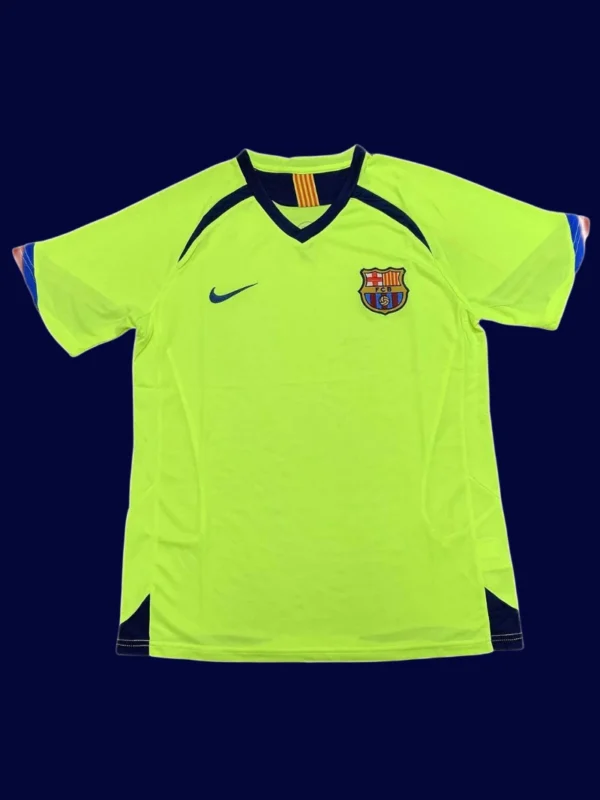 Ronaldinho Barcelona away green retro jersey front 05/06, high-quality breathable fan gear.