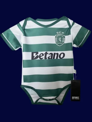 Sporting Portugal Home Red Babysuit kits 25/26 front lightweight breathable infant football outfit