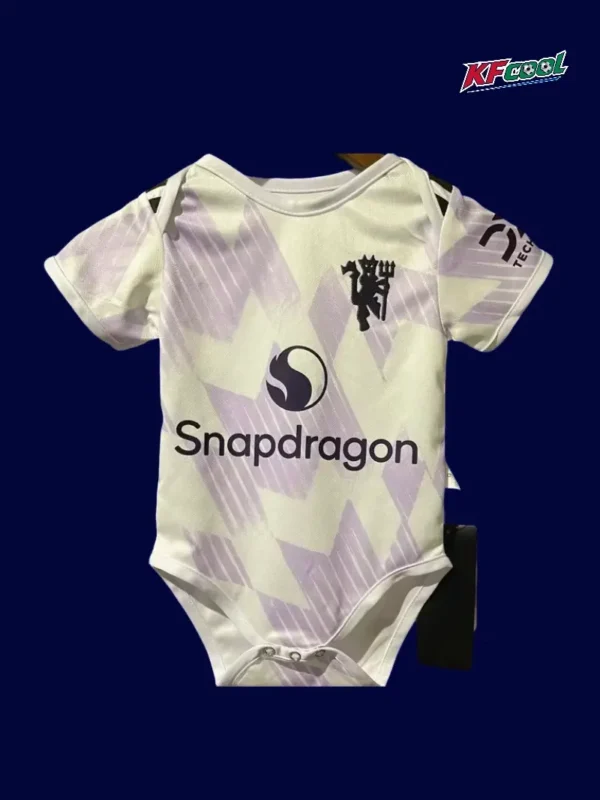 ManU 25/26 Baby Away Suit Front, infant onesie, mini kit
