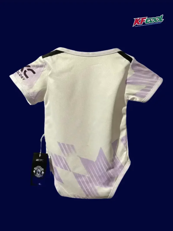 ManU 25/26 Baby Away Suit Back, rear print, secure snaps